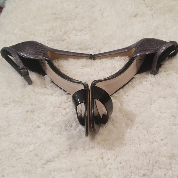 VINCE CAMUTO Black Patent & Leather Reptile Heel 9 - Picture 8 of 8